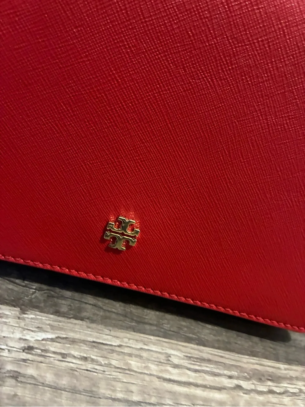 Tory Burch Red Saffiano Crossbody with Gold Logo - Picture 3 of 8